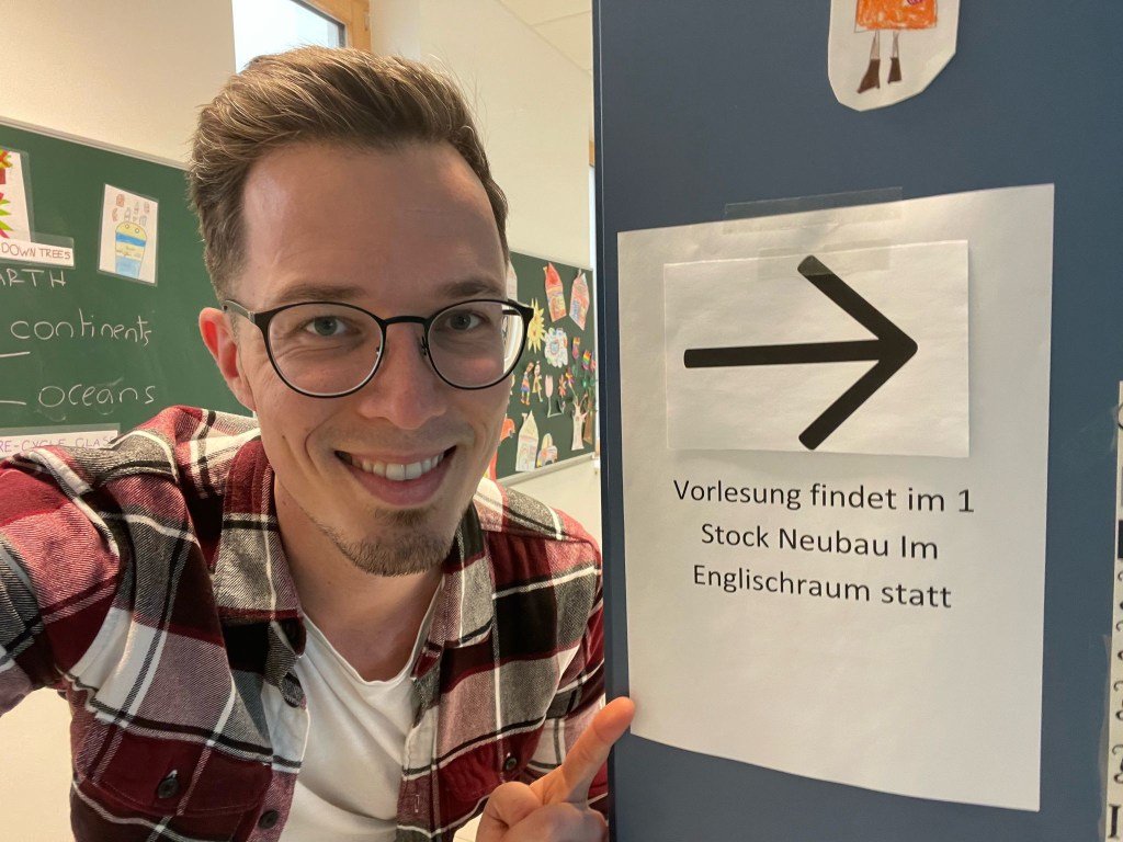 Chris liest am liebsten in Schulen vor